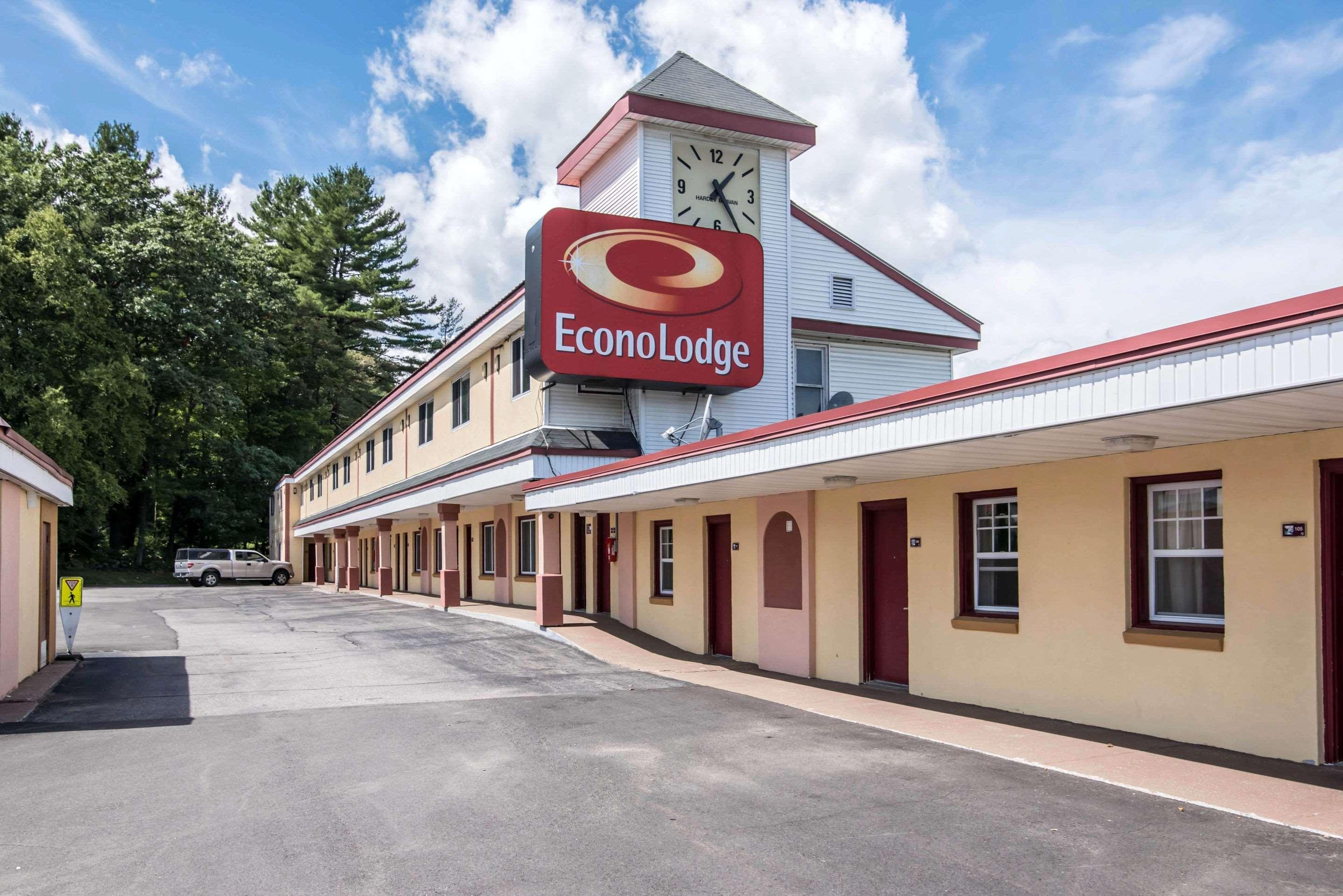 Econo Lodge Brattleboro Exterior photo