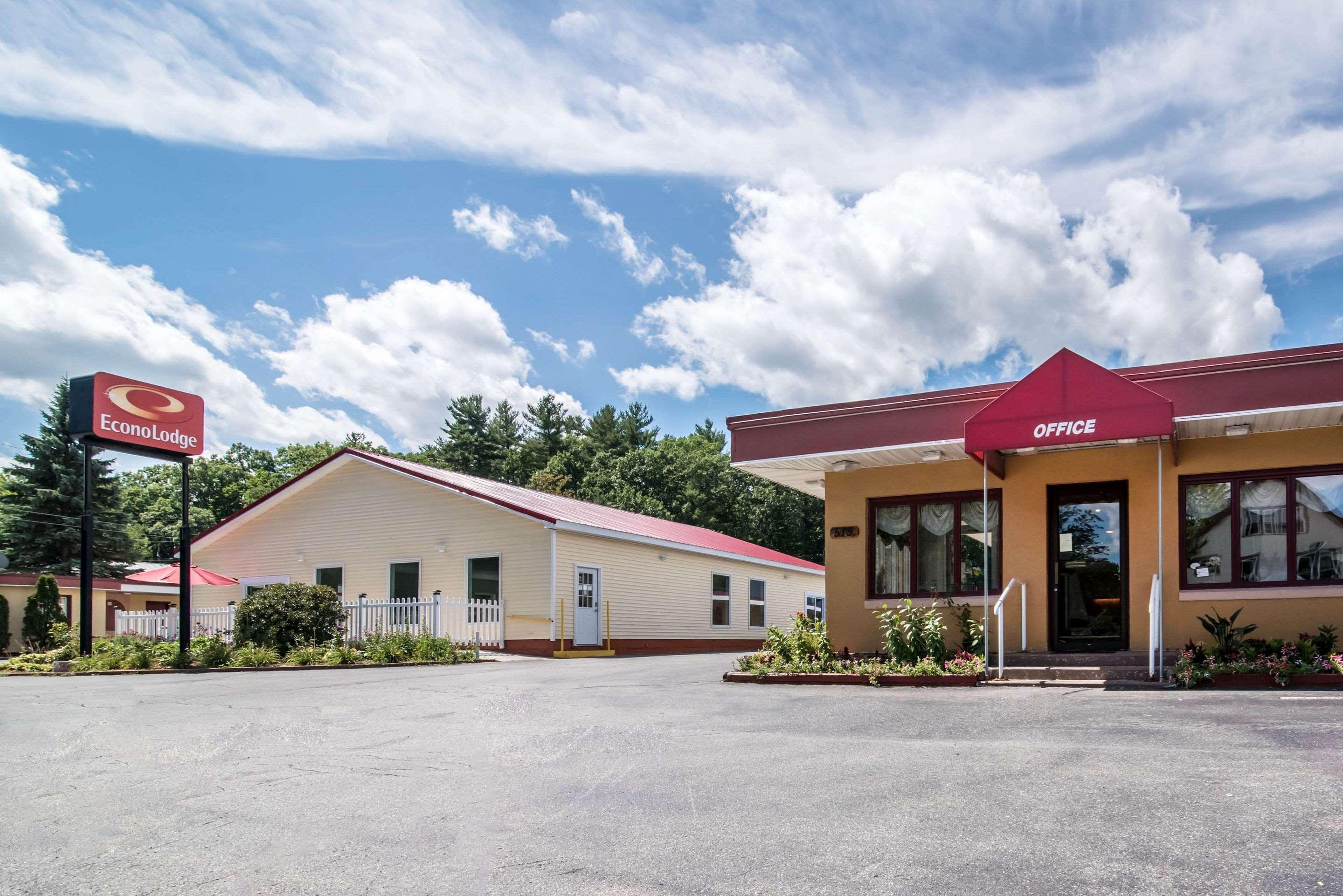 Econo Lodge Brattleboro Exterior photo