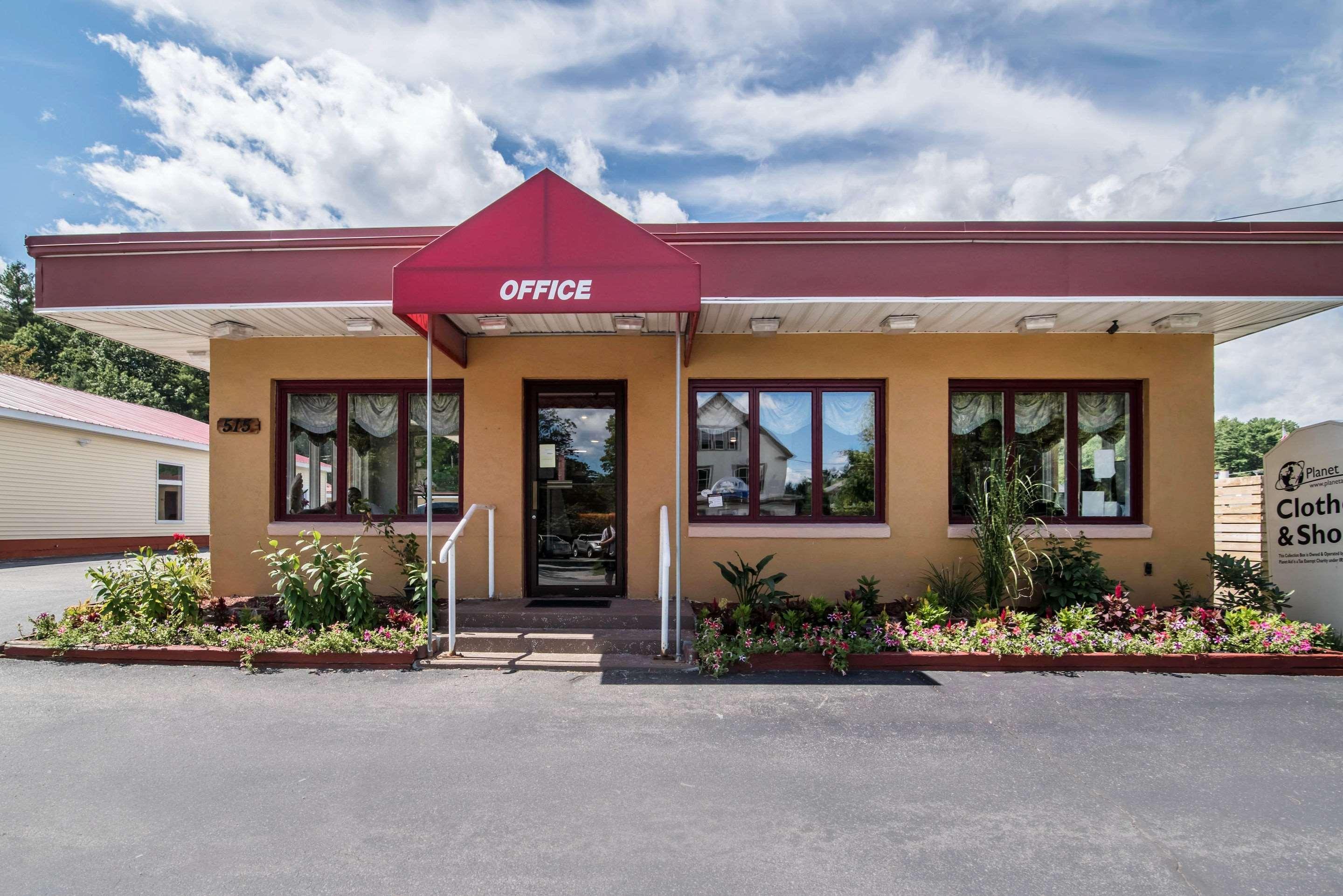 Econo Lodge Brattleboro Exterior photo