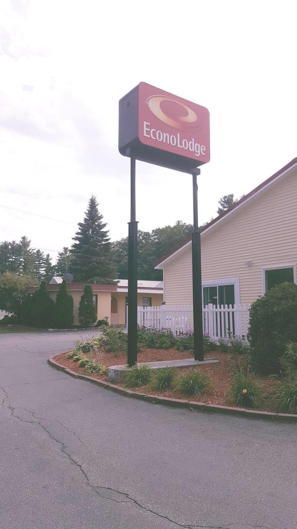 Econo Lodge Brattleboro Exterior photo